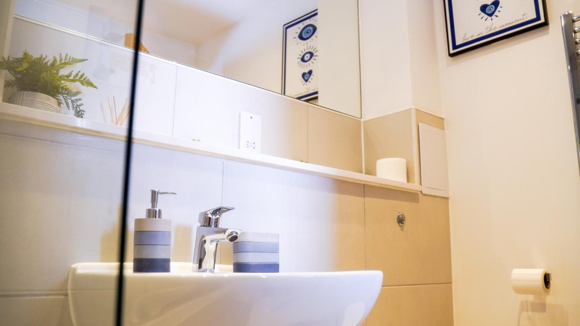 Manchester City Centre Apt With Balcony & Free Parking - Including Free 1-Hour Late Check-Out For Bookings On The 29Th 31St May, Justeat Voucher For 2-Night Stays Minimum! Luaran gambar