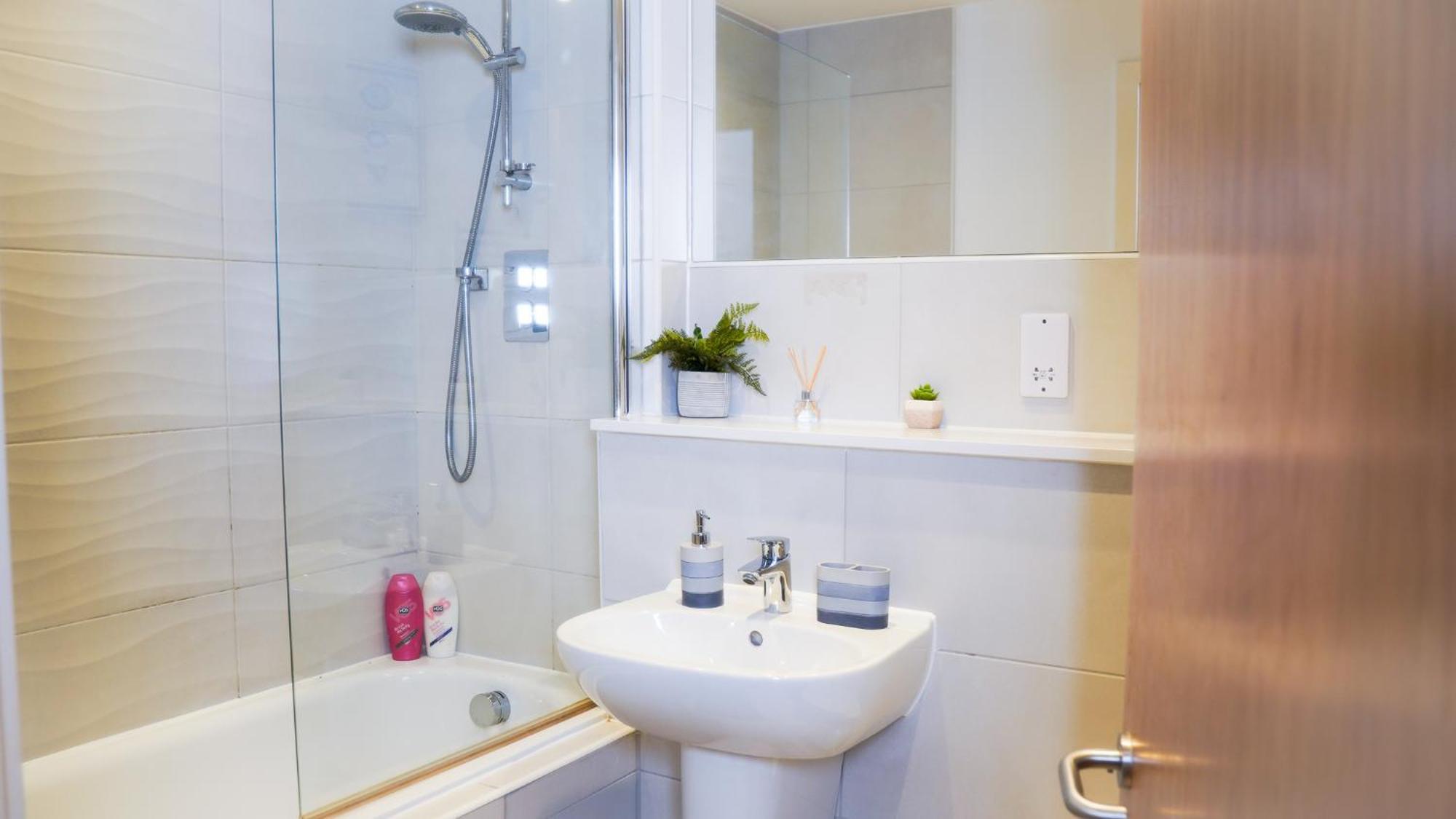 Manchester City Centre Apt With Balcony & Free Parking - Including Free 1-Hour Late Check-Out For Bookings On The 29Th 31St May, Justeat Voucher For 2-Night Stays Minimum! Luaran gambar